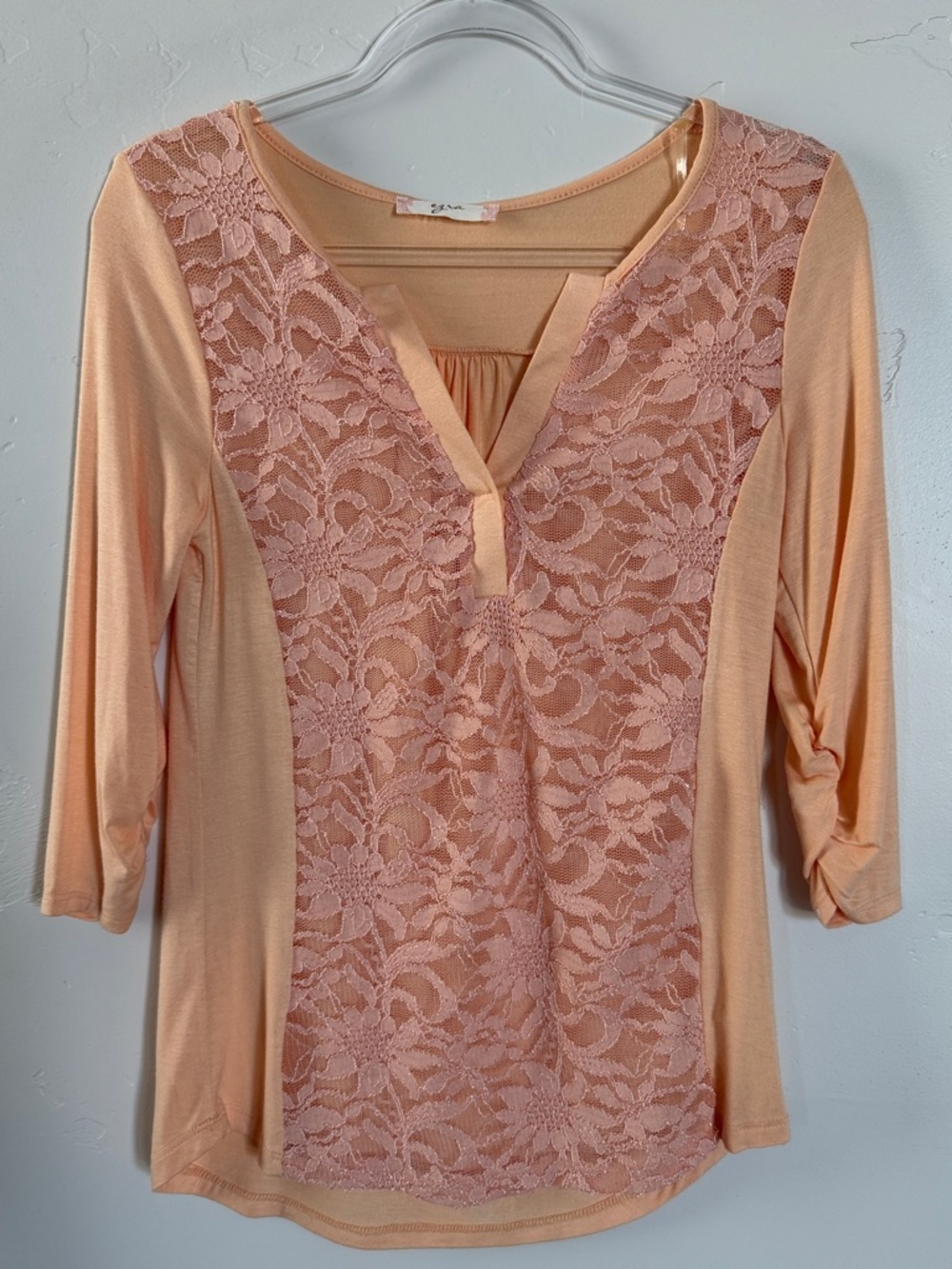 ezra Peach Lace V-Notch 3/4 Sleeve Blouse